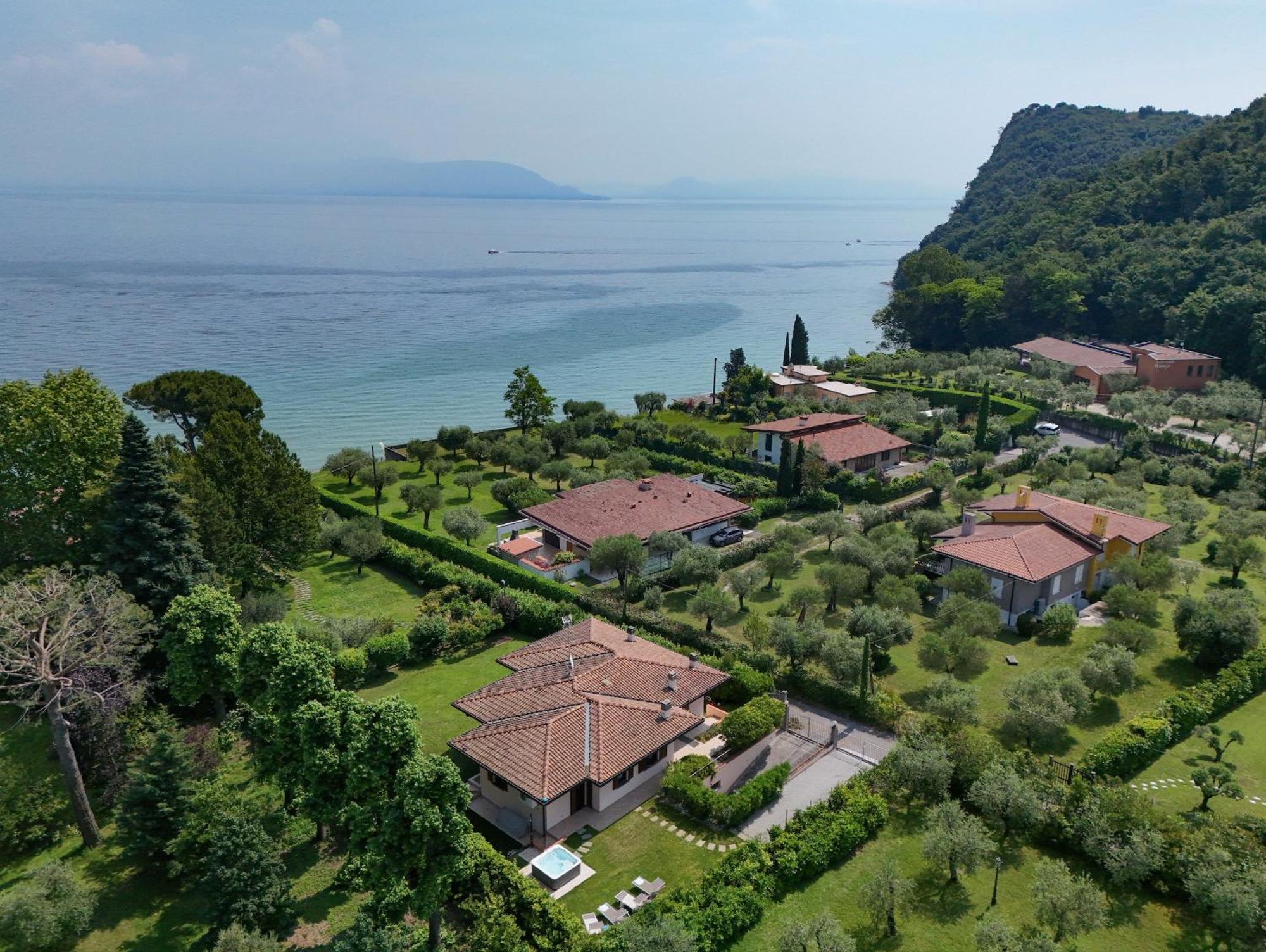 Villa Giulia マネルバ・デル・ガルダ エクステリア 写真