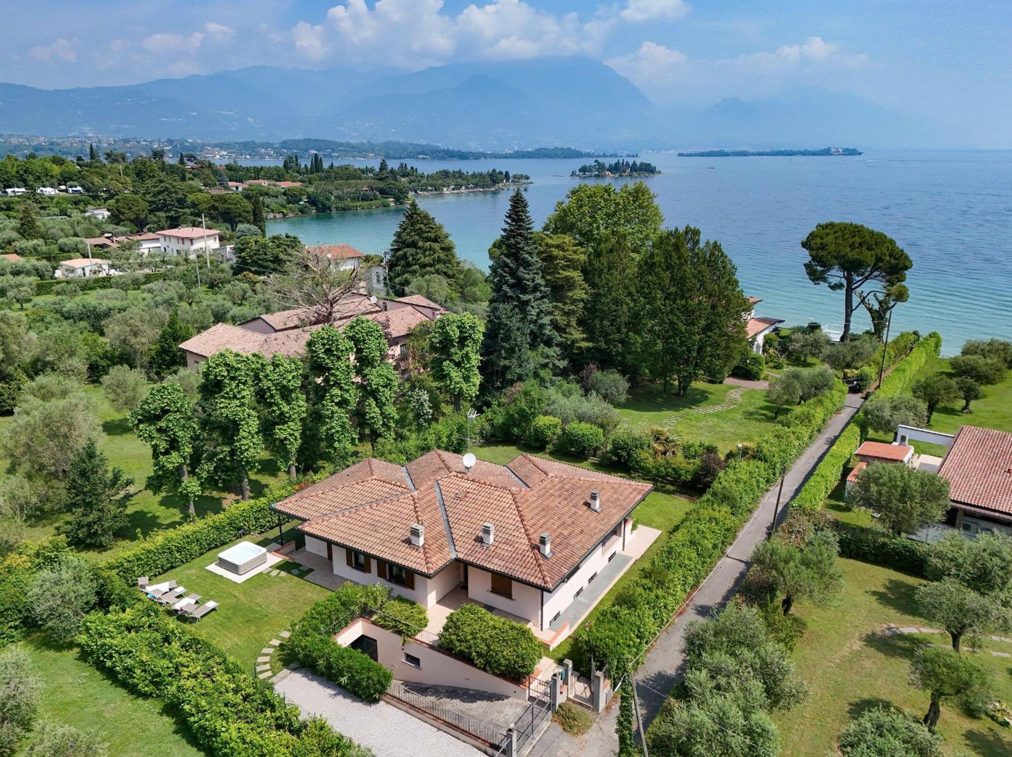 Villa Giulia マネルバ・デル・ガルダ エクステリア 写真