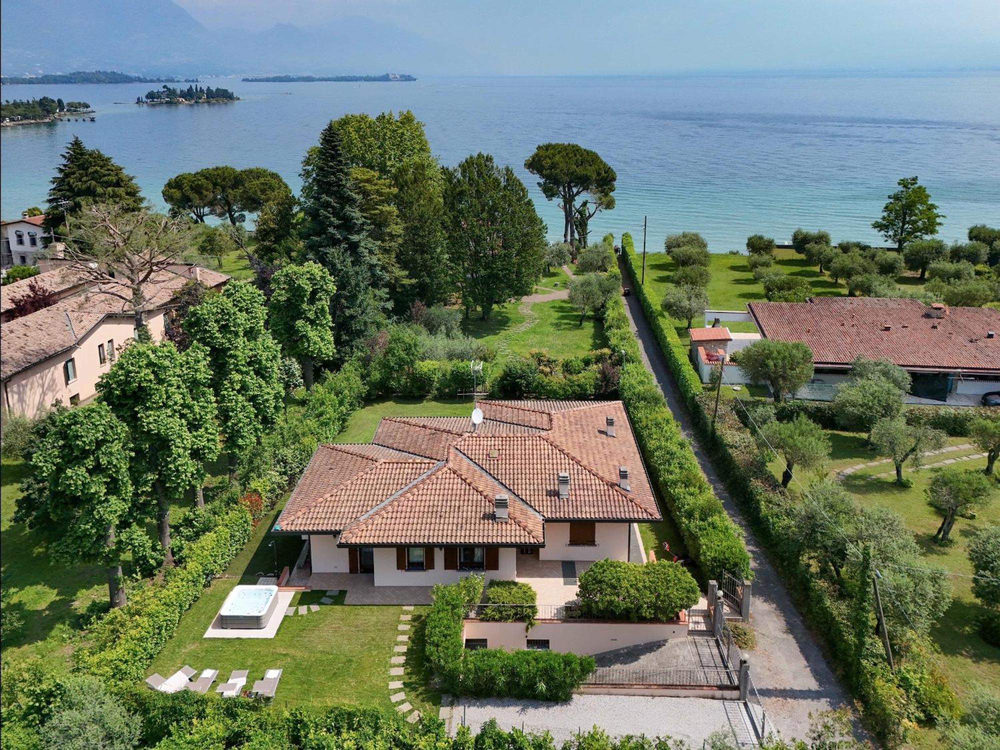 Villa Giulia マネルバ・デル・ガルダ エクステリア 写真